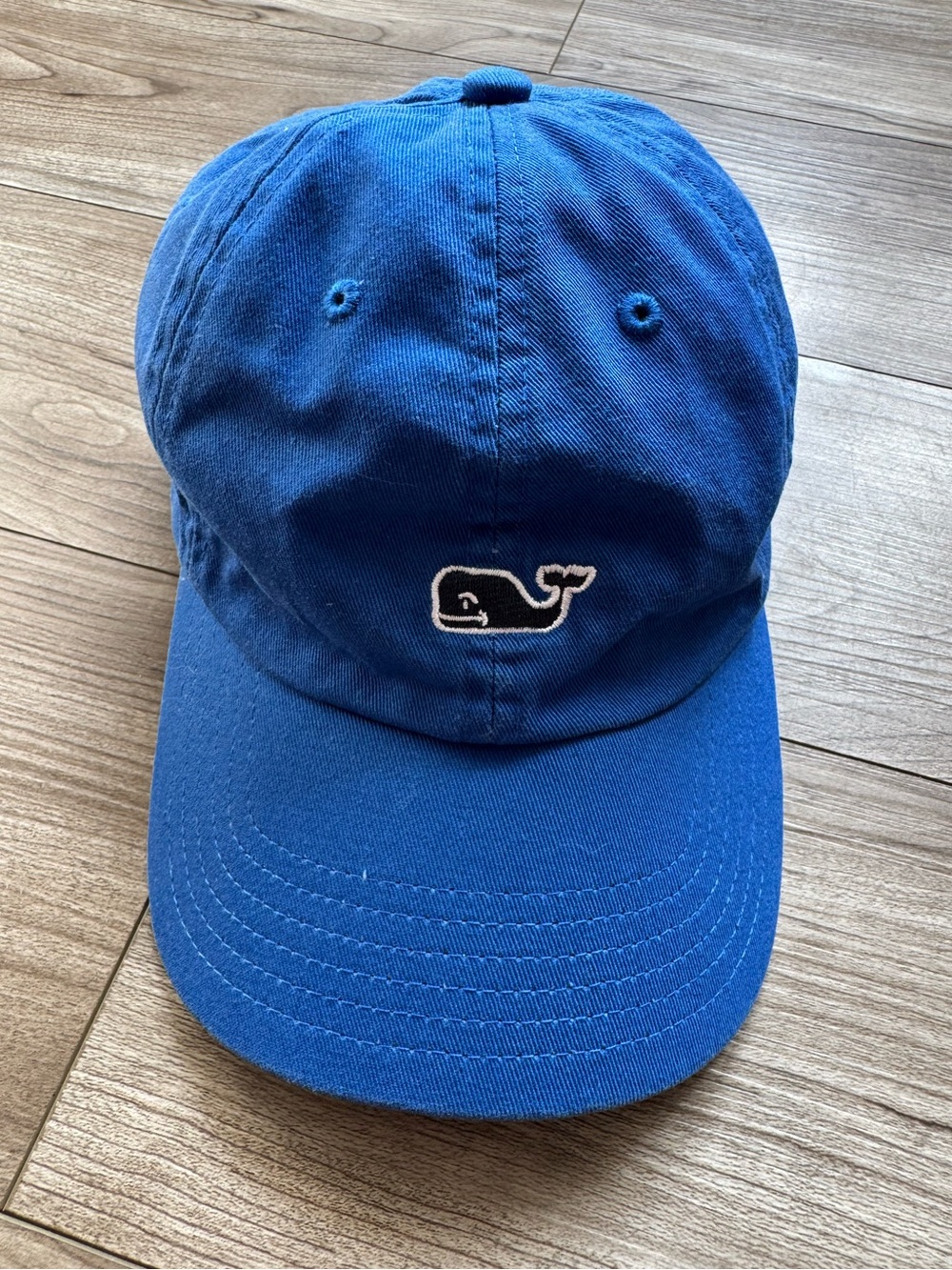 Vineyard Vines Hat Blue Whale Cap
Logo Adult Cotton Strap Back
Adjustable buckle